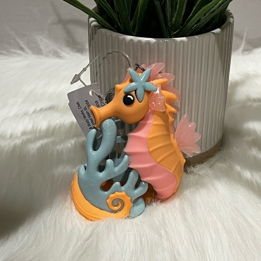 Bath & Body Works Glitter Pastel Seahorse Pocketbac Holder Keychain BNWT